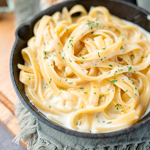 L - Fettuccine Alfredo Pasta.